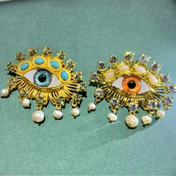 Hemlock Pearl Baroque Embellished Brown Eyes Brooch - Picture 5 of 15